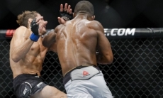«Лучший ударник UFC со стальными руками» жестоко нокаутировал американского файтера. Видео
