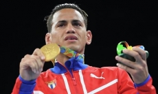 Двукратный олимпийский чемпион дебютировал в профи с сенсационного поражения