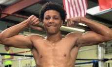 17-летний дебютант из Golden Boy оформил нокаут за 42 секунды. Видео