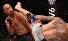 В Сеть попало видео глубокого нокаута экс-чемпиона UFC на улице