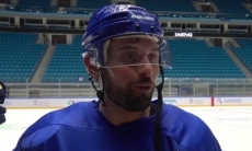 «Не каждый матч выпадает такой „подарок“ от соперника». Форвард «Барыса» доволен канадским размером площадки