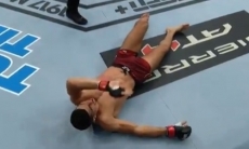 Российский боец «базукой» с правой в первом раунде оформил первый нокаут на UFC 242. Видео