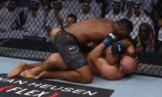Американский боец UFC нокаутировал российского тяжеловеса в андеркарде Нурмагомедов — Порье. Видео