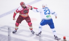 «Уложил за несколько секунд». Российское СМИ оценило первую драку игрока «Барыса»