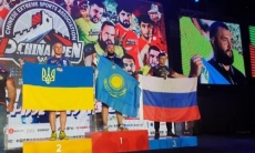 Ильин выиграл международный турнир по армрестлингу
