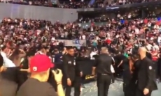 Взбесившиеся фанаты забросали звезду UFC стаканами с пивом и попкорном. Видео