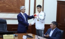 Обладателю единственного «золота» Казахстана на ЧМ-2019 вручили ключи от квартиры