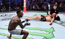 Адесанья уничтожил Уиттакера и стал новым чемпионом UFC. Видео убийственного нокаута