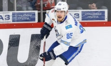 «Мы уже не те, что были в начале сезона». Хоккеист «Барыса» разобрал победу над «Сибирью» и рассказал сложностях в игре команды