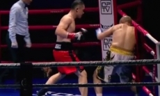 Трехкратный чемпион Казахстана за минуту отправил в нокдаун и нокаутировал узбека