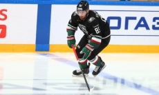 «Хотел, чтобы он подобрал от борта». Защитник «Ак Барса» — о курьёзном голе в ворота «Барыса»