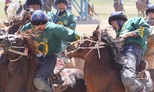 Турнир по кокпару памяти заслуженного тренера РК Наби Момынова проходит в Таразе