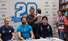 Видео автограф-сессии игроков «Барыса»