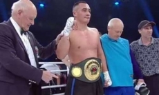 «Ему крепко влетело!». Небитый супертяж из Казахстана посрамил букмекеров нокаутом из 90-х и завоевал титул IBO