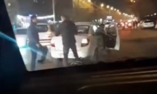 «Так рождаются легенды UFC». Видео драки на дороге в Алматы рассмешило Казнет