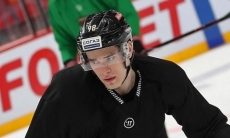 Желавший играть в сборной Казахстана хоккеист дебютировал за «Авангард»