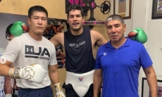 21-летний казахстанский боксер провел спарринг с экс-чемпионом мира в США