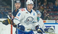 «Тренерскому штабу и игрокам...». «Барыс» успокоили перед матчем КХЛ с «Металлургом»