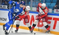 «Автомобилист» перед домашним матчем с «Барысом» уступил в КХЛ