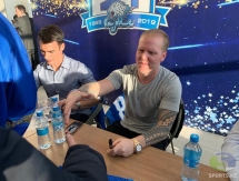 Фоторепортаж с автограф-сессии легенд «Барыса» в Нур-Султане