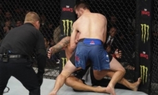 Файтера с 26 боями в UFC «задушили» после сокрушительного удара с левой в первом раунде. Видео