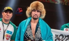 Небитый казахстанский боксер узнал соперника по бою за титулы чемпиона WBO, WBC и WBA
