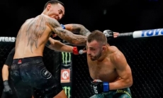 Чемпион UFC потерпел сенсационное поражение и потерял свой титул. Видео