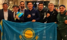 Казахстанские боксеры поздравили Данияра Елеусинова с досрочной победой в США