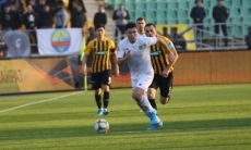 «Подбирают деньги». Известный агент раскрыл правду о работе казахстанских клубов