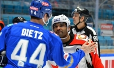 Клуб Доуса проиграл в КХЛ, ведя в счете 3:0 перед матчем с «Барысом» в Казахстане