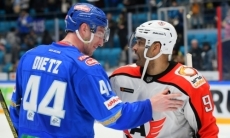 Клуб форварда сборной Казахстана забросил три шайбы за пять минут и приблизился к «Барысу» в КХЛ