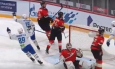 «Барыс» открыл счет уже на четвертой минуте гостевого матча с «Авангардом». Видео