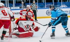 Шайба форварда сборной Казахстана не помогла его клубу добиться победы в КХЛ