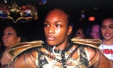 Абсолютная чемпионка мира уверенно победила в бою за титулы WBC и WBO в вечере бокса с участием казахстанца