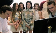 Российские ученицы тренера Турсынбаевой вместе позировали в эффектных нарядах. Видео