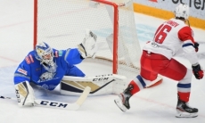 «Не просто даются...». Голкипер «Барыса» отметил важность победы над «Локомотивом» 