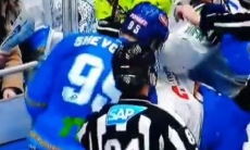 Хоккеисты «Барыса» и «Салавата Юлаева» устроили потасовку в матче КХЛ. Видео