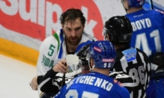 «Тренеру должно быть стыдно». Клуб КХЛ получил массу критики за матч с «Барысом»