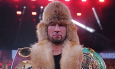 Непобежденный казахстанский боксер начал подготовку к защите титулов WBC, WBA и WBO 