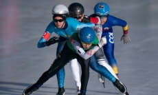 Казахстанская конькобежка лишилась медали из-за ошибки партнера по команде на ЮОИ-2020