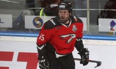 «Авангард» был близок к неожиданному провалу, но выиграл и сохранил отрыв от «Барыса»