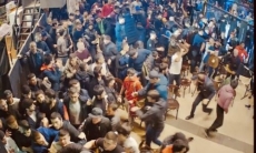 Переломы и рассечения. Участники турнира по ММА в Москве устроили массовую драку. Видео