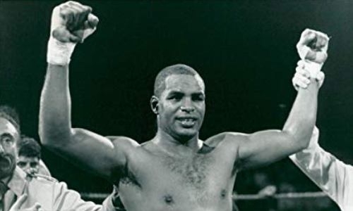 Легендарный боксер-рекордсмен скончался в США