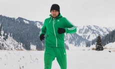 Непобежденный казахстанский боксер с тремя титулами готовится к возвращению на ринг