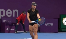 Видеообзор матча турнира WTA в Дохе Путинцева — Бенчич 4:6, 3:6
