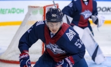 «Серия окажется длинной». Защитник «Металлураг» поделился ожиданиями от противостояния с «Барысом» в плей-офф КХЛ