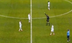 «Не было никакого желания в мяч сыграть». Исламбек Куат получил желтую карточку уже на 31-й минуте дебютного матча в РПЛ. Видео