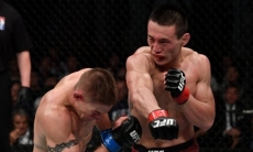 Китаец с правой в челюсть прикончил «Рок-звезду» UFC в первом раунде. Видео нокаута