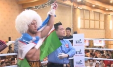 Проигравший казахстанцу узбекский боксер нокаутировал соперника с 33 победами в профи. Видео
