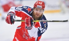 «Ящик водки уже купил». Хоккеист лидера КХЛ о снятии «Барыса» с плей-офф